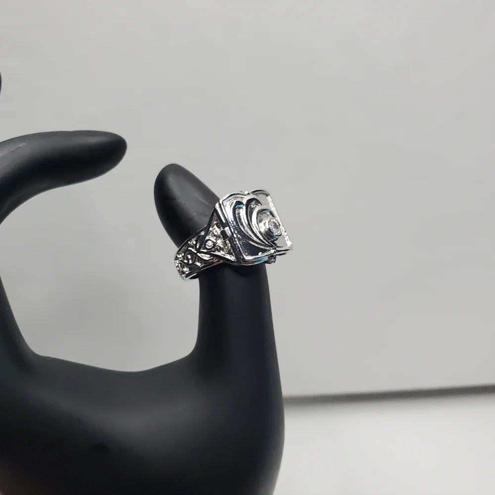 Mens Silver Open Locklet Secret Compartment Ring - Picture 5 of 16